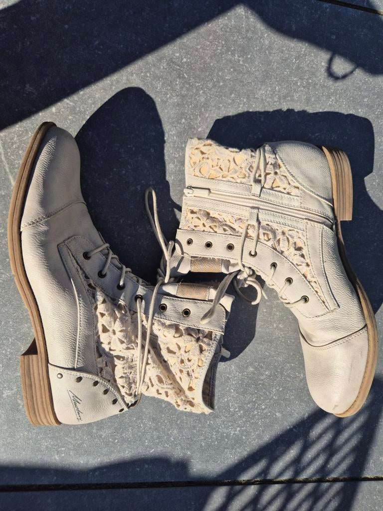 Mustang veterboots met kant - Maat 43, Kleding | Dames, Schoenen, Beige, Lage of Enkellaarzen, Ophalen of Verzenden, Mustang