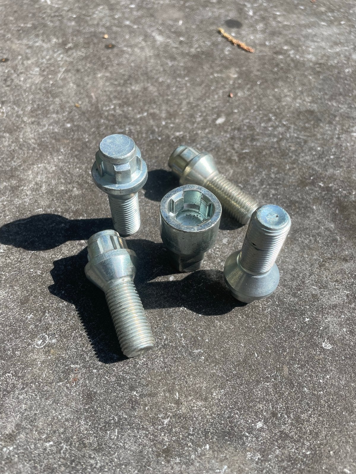 Wielbouten met slot - Set van 4 (m14x1.5), Ophalen of Verzenden, Gebruikt