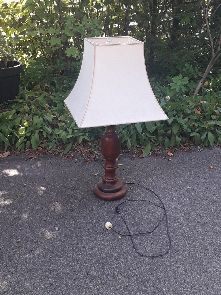 Antieke Massief Houten Tafellamp mket Kap, Ophalen