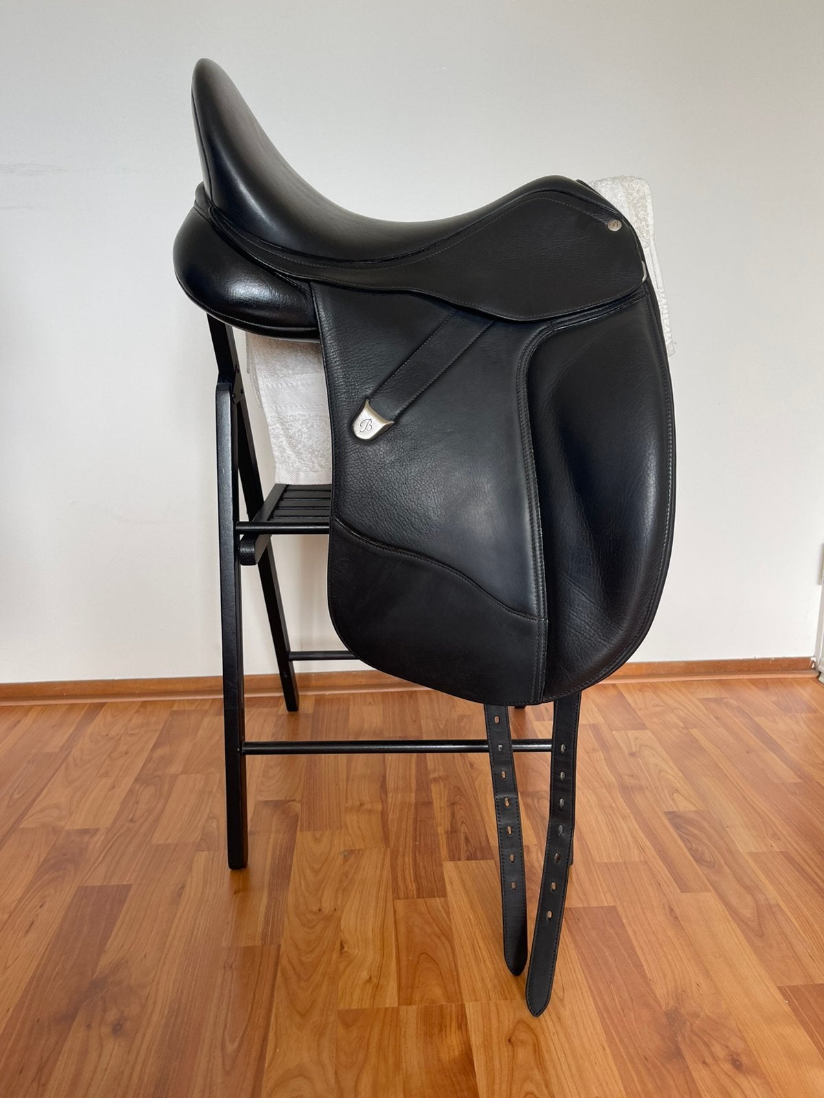 Zgan Bates Dressage Dressuur Zadel 17 inch HART, Ophalen, Inclusief zadelhoes, Dressuur, Bates