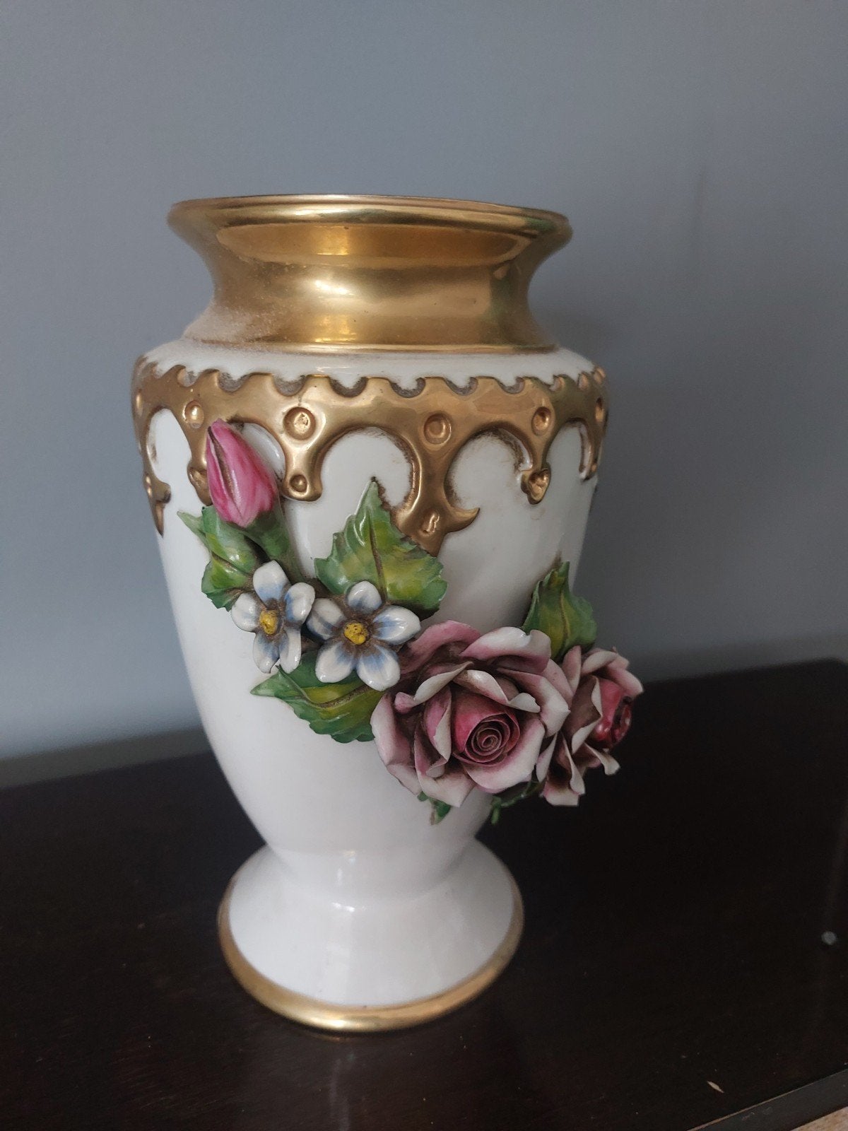 Portugese porseleinen vaas met bloemdecoratie, Ophalen of Verzenden