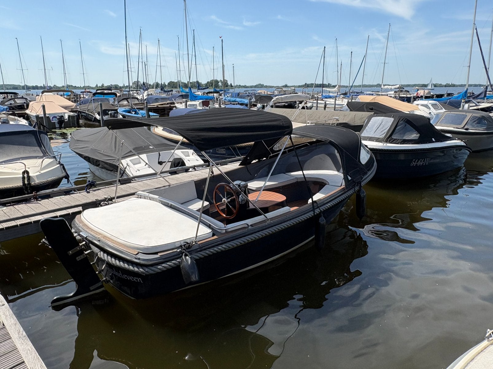 Nicki 550 de luxe sloep, 2 cilinder 16 pk ligplaats, Watersport en Boten, Ophalen, Zo goed als nieuw, Diesel, Biminitop