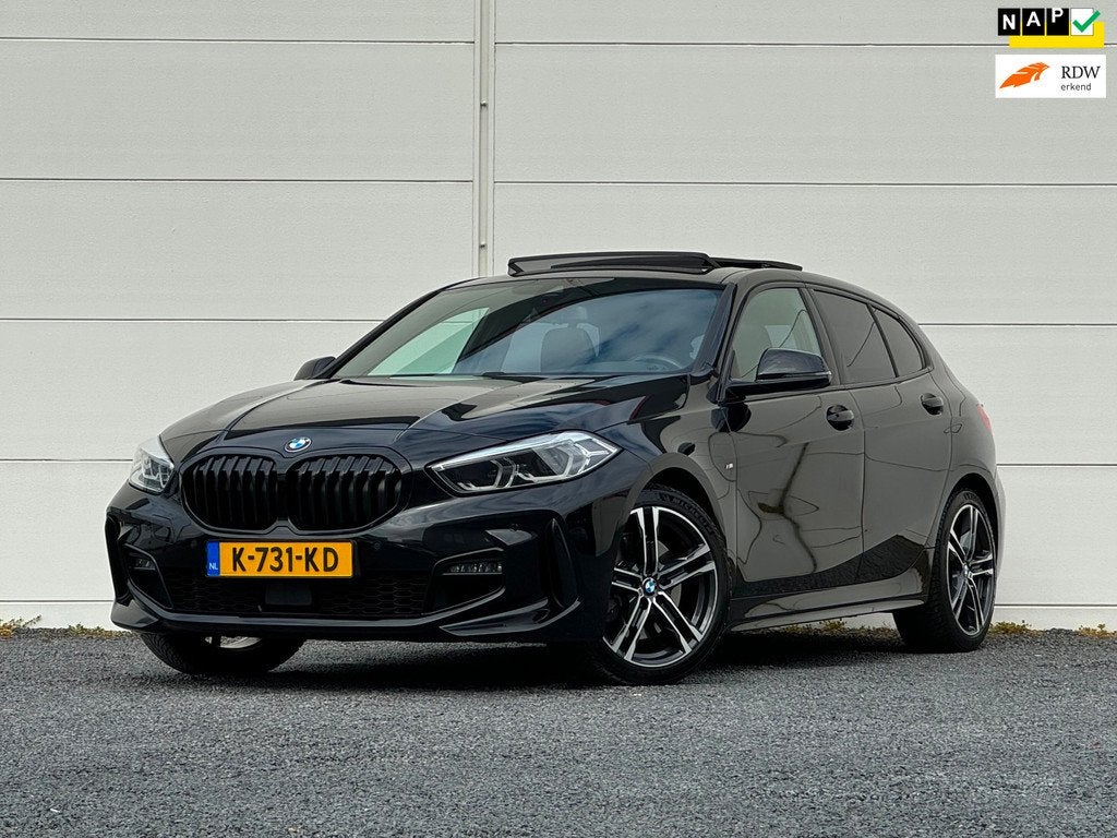 BMW 1-serie 120i High Exe Org NL M-Sport Pano Leer Apple car, Auto's, BMW, Bedrijf, Te koop, 1-Serie, ABS, Airbags, Airconditioning
