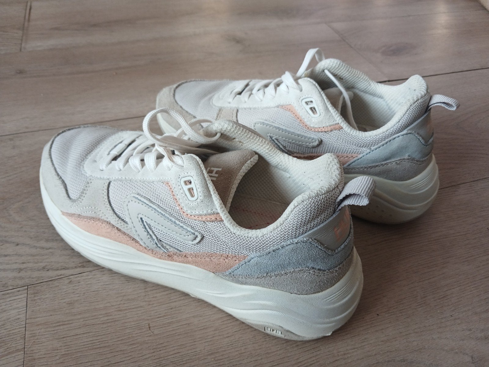 HUB Sneakers Maat 40 - Comfortabel en Stijlvol, Beige, Ophalen of Verzenden, Sneakers of Gympen, HUB