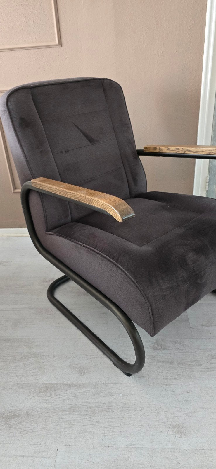 Fauteuil Ivar ,Leen Bakker grijs/bruin houten armleuningen, Ophalen, Gebruikt, 75 tot 100 cm, Stof