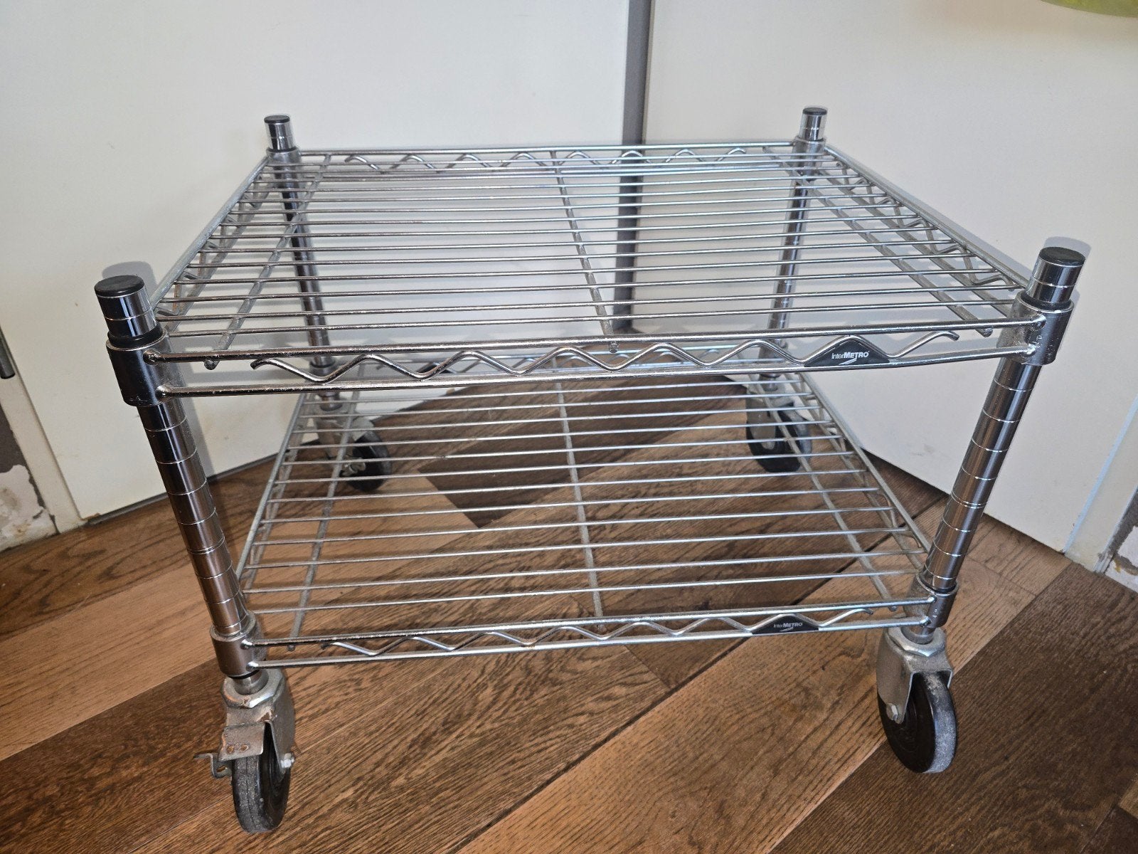 Verrijdbaar metalen rek met 2 planken, Ophalen, Gebruikt