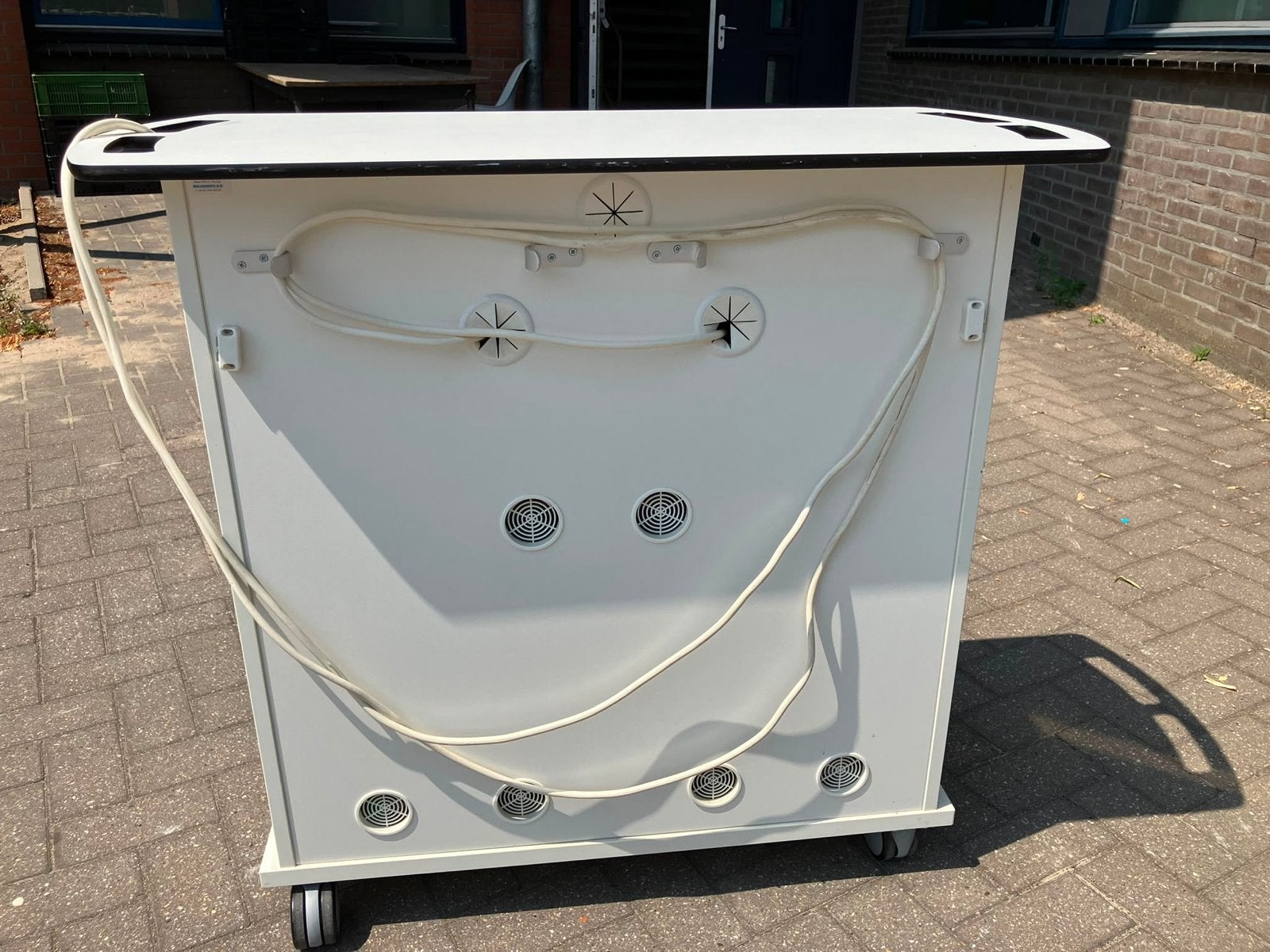Ipad oplaadkar met 32 slots - Ideaal voor scholen/bedrijve, Computers en Software, Apple iPads, Gebruikt, 32 GB, Apple iPad, Wit