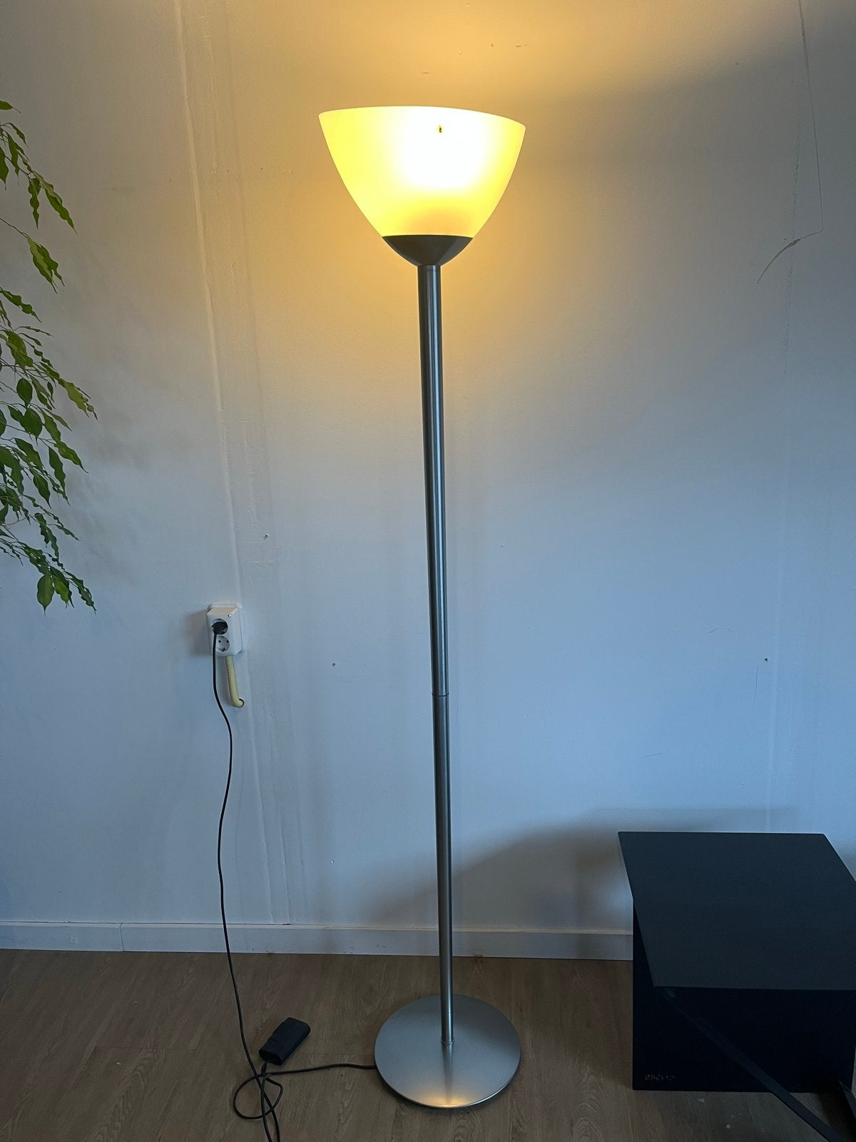 Ikea vloerlamp met dimmer - Modern en functioneel, Huis en Inrichting, Ophalen, Gebruikt, E27 (groot), Metaal