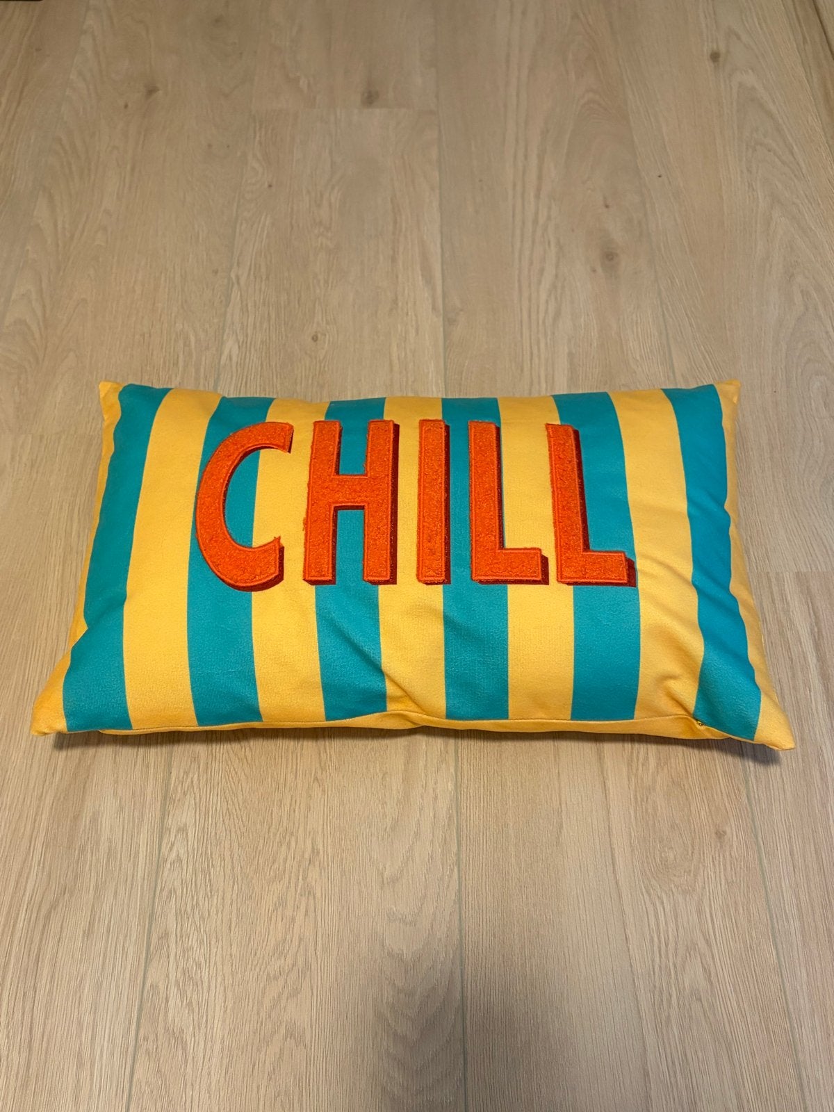 Decoratief kussen 'CHILL' - Geel/Turquoise gestreept, Ophalen, Overige merken, Meerkleurig, Met print