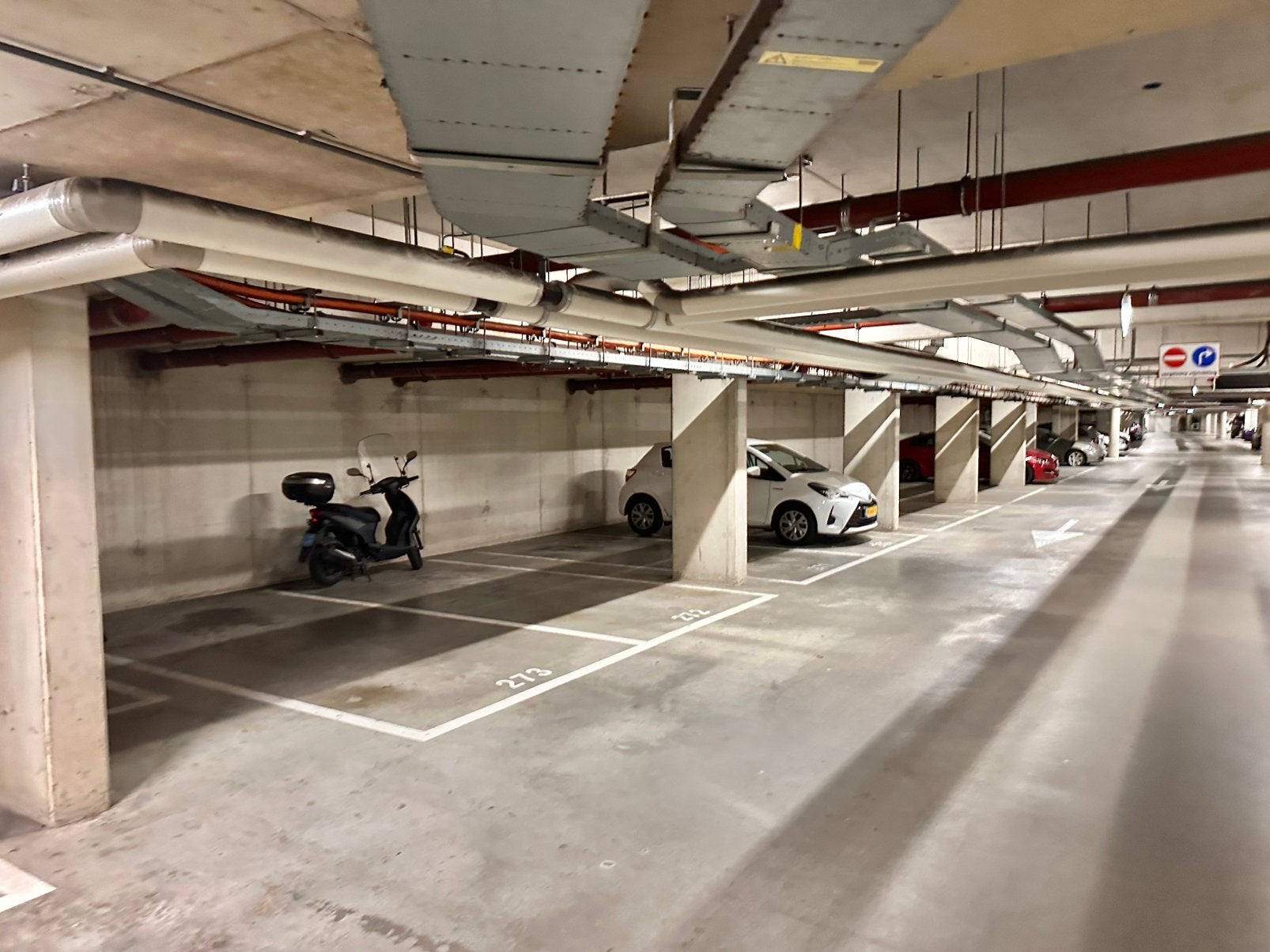 VASTE PARKEERPLAATS IN AFGESLOTEN GARAGE DEN HAAG/€140all-in, Den Haag