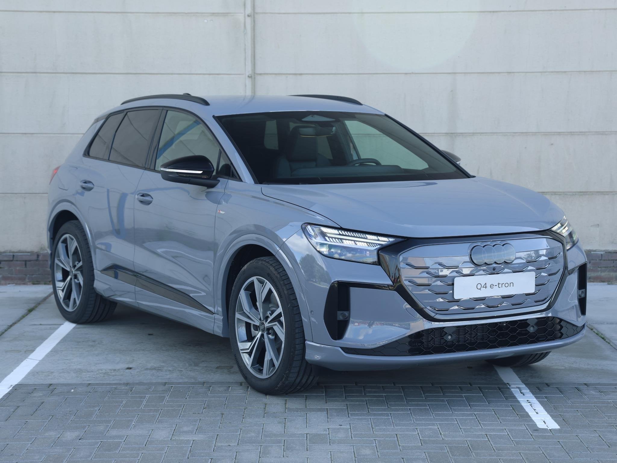 Audi Q4 e-tron S edition 82 kWh 286 PK SUV | Tech plus pakke, Auto's, Automaat, Achterwielaandrijving, 510 min, Zwart