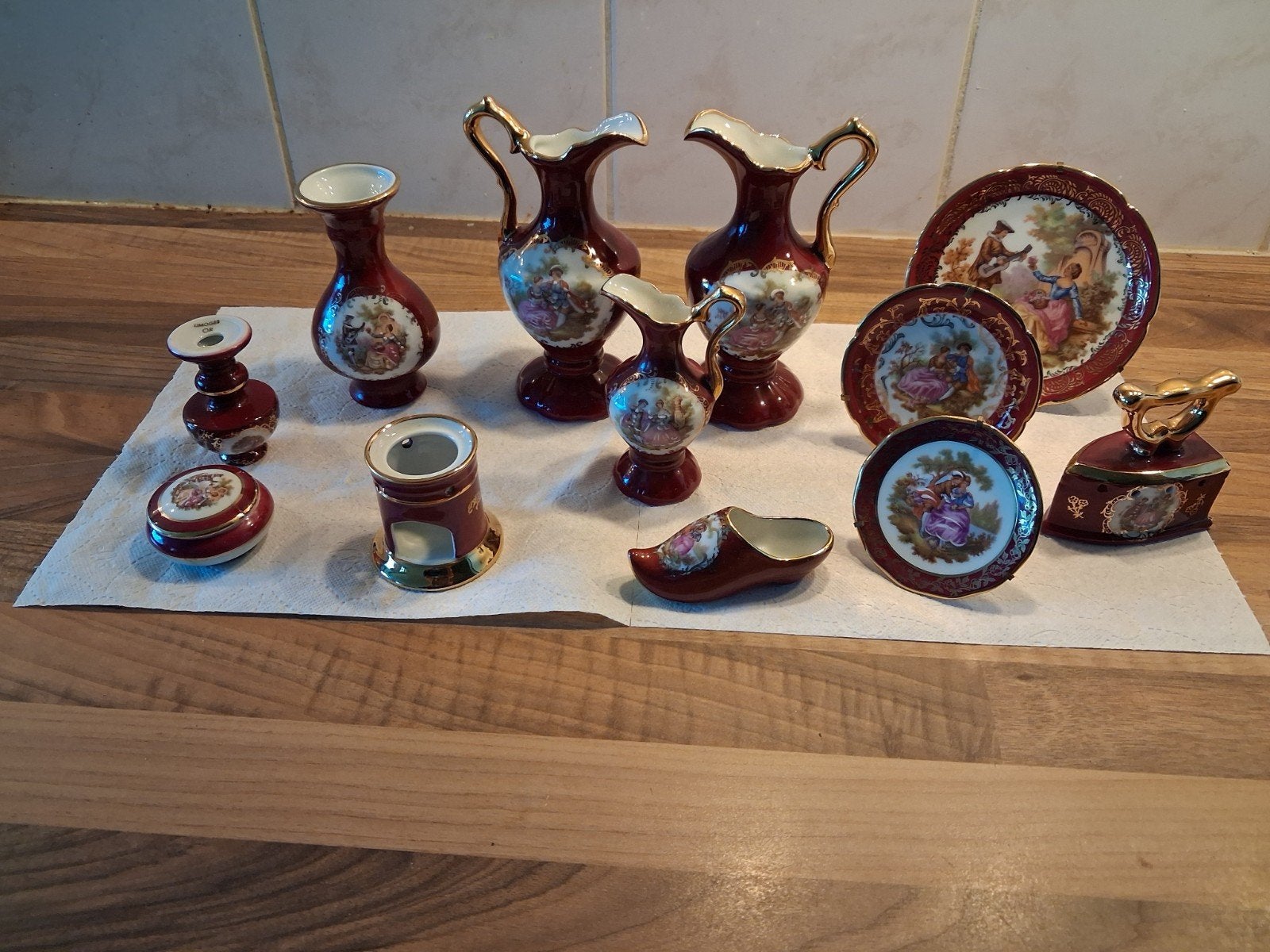 Limoges porselein, rood met echt goud omrand, Antiek en Kunst, Ophalen