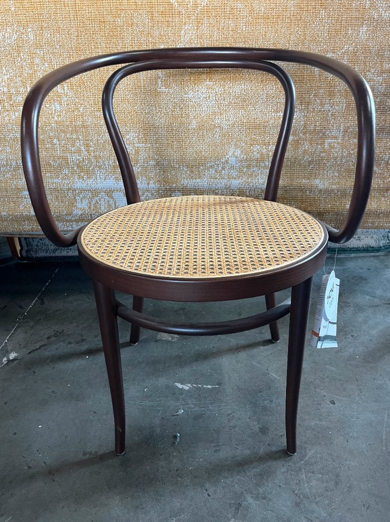 Thonet 209 stoel Donkerbruin | Van €1357, nu, Bruin, Nieuw, Ophalen of Verzenden, Eén
