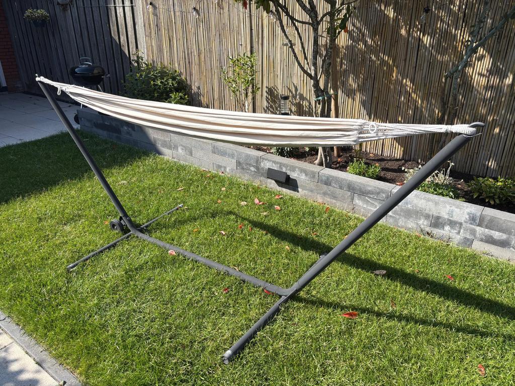 Nieuwe beige hangmat met verrijdbare standaard, Tuin en Terras, Ophalen, Zo goed als nieuw, Met standaard, Eenpersoons