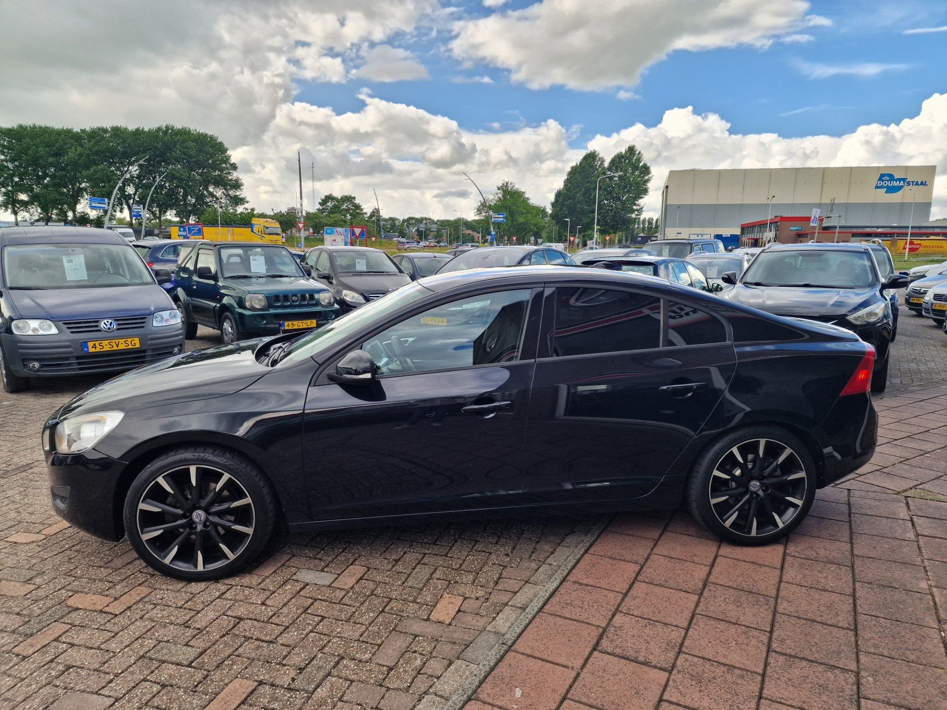 Volvo S60 1.6 T3 - Pdc - Clima - Cruise - Trekhaak -, Auto's, Volvo, Voorwielaandrijving, Gebruikt, Zwart, 150 pk