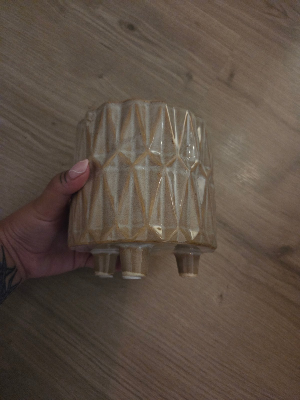 Bloempotje op pootjes, Ophalen, Beige, Zo goed als nieuw, Met patroon/structuur