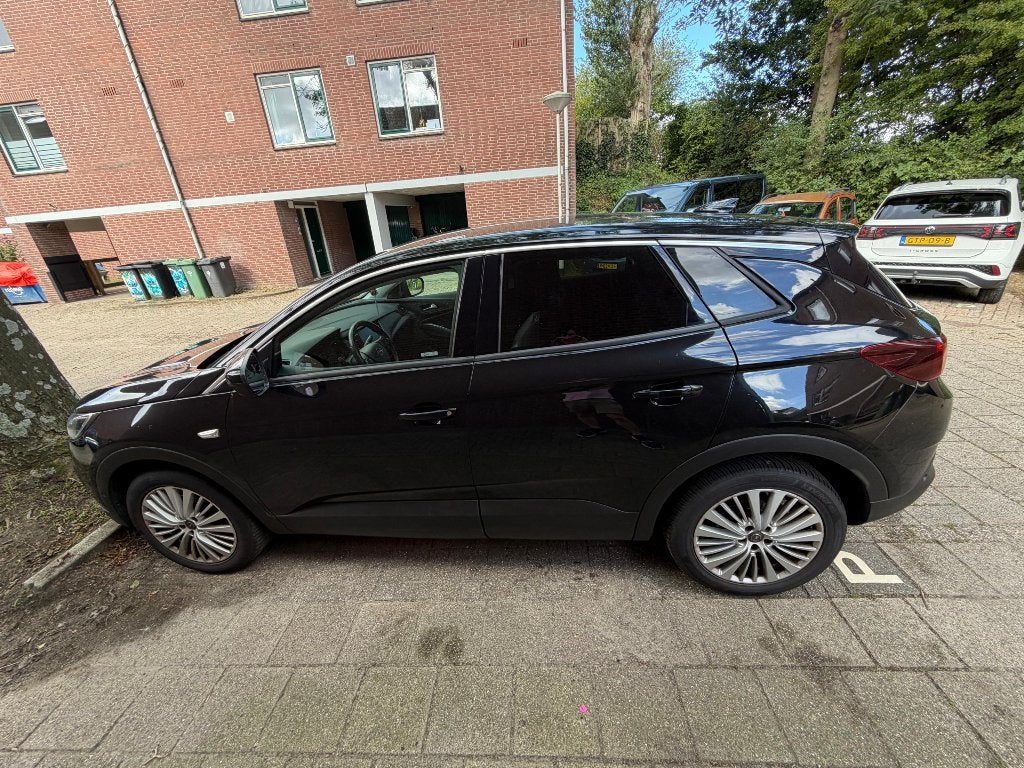 Opel Grandland X 1.2 Turbo 130pk S&S Aut 2018 Zwart, Auto's, Navigatiesysteem, 1199 cc, Zwart, 19 km/l