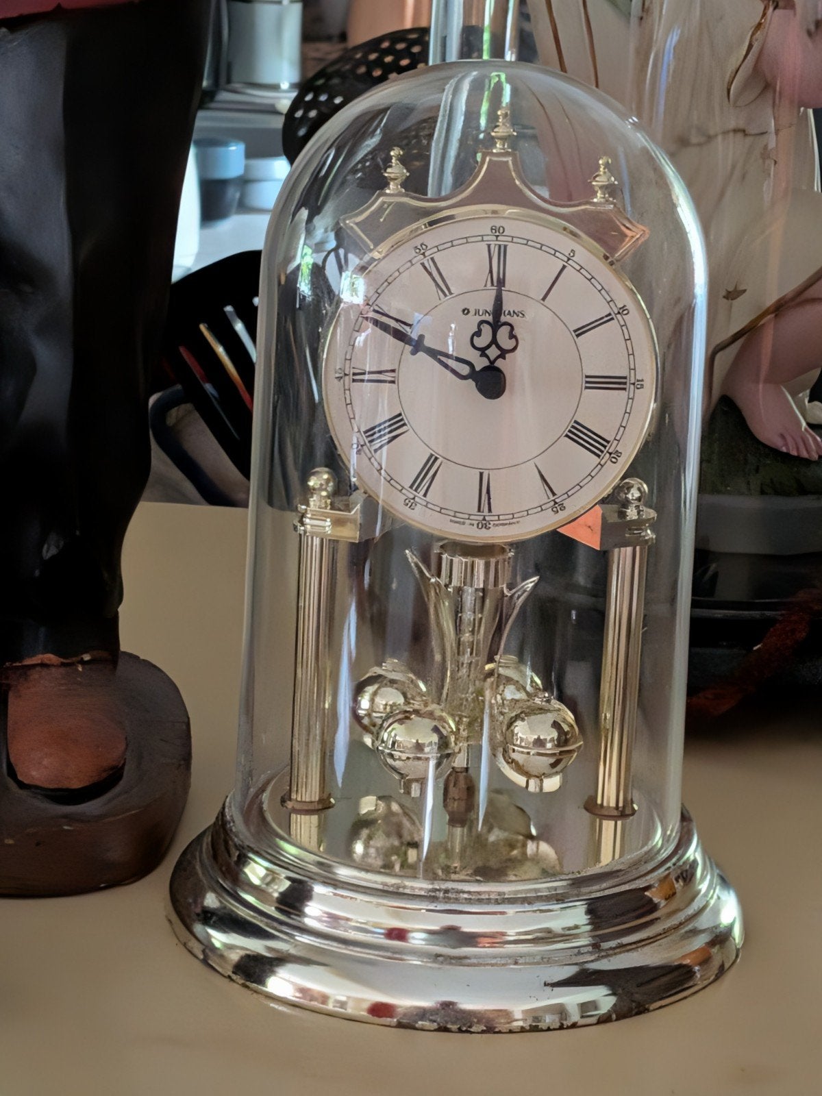 Junghans tafelklok onder glazen stolp, Verzenden