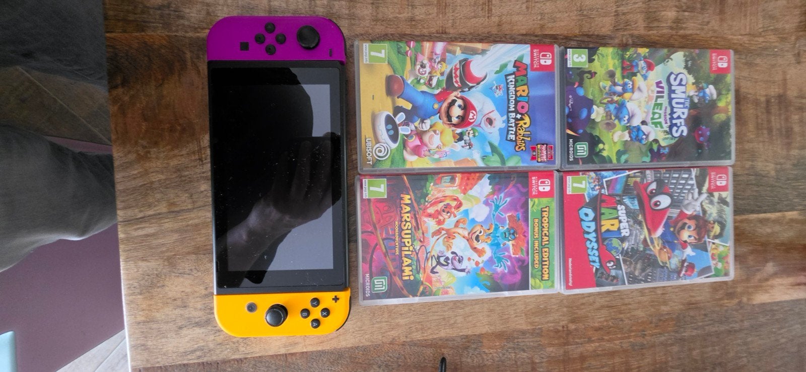 Nintendo Switch met 4 games en 4 joycons en accessoires, Spelcomputers en Games, Ophalen, Met 2 controllers, Switch Original, Gebruikt