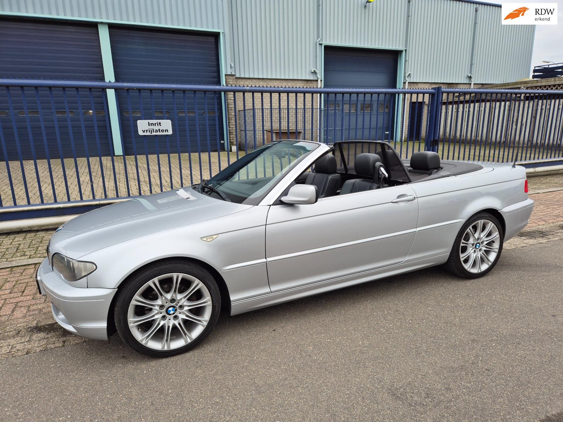 BMW 3-serie Cabrio 320Ci AUT. *CLIMA*LEER*18 INCH* ZEER MOOI, Auto's, Achterwielaandrijving, Gebruikt, Zwart, Cabriolet