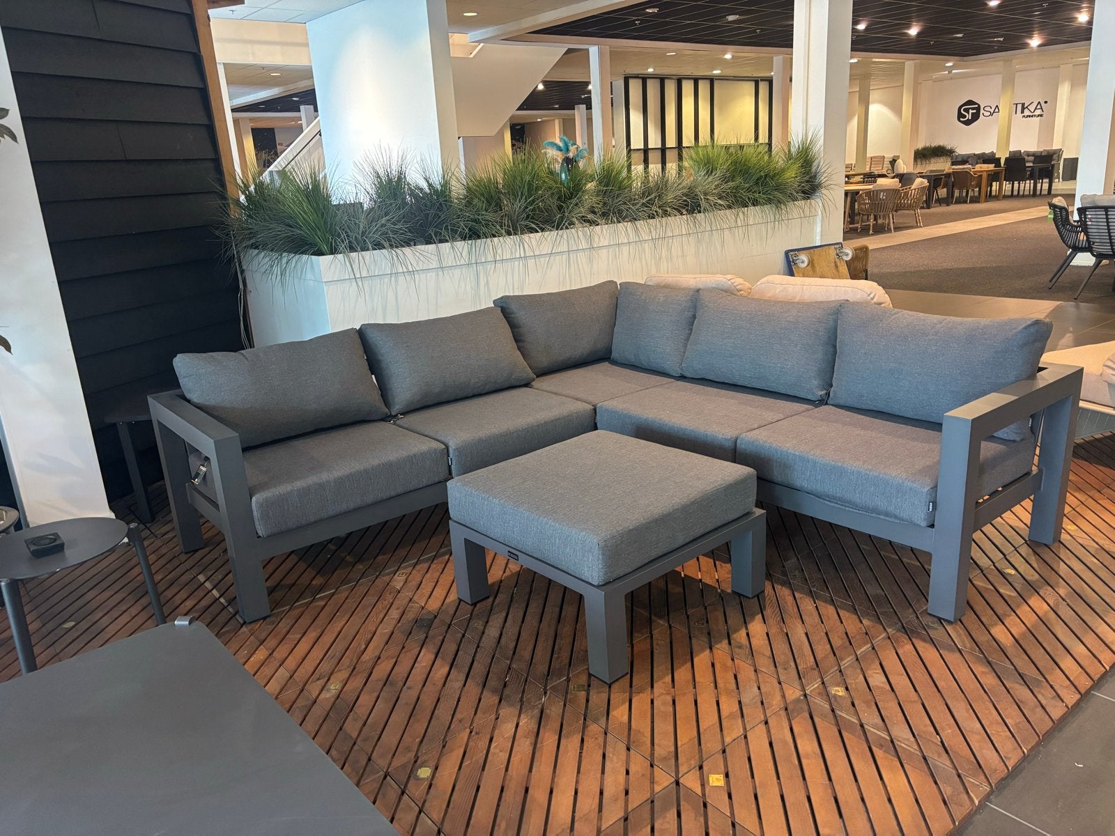 Moderne grijze loungeset met hocker, Ophalen, 5 zitplaatsen, Aluminium, Zo goed als nieuw