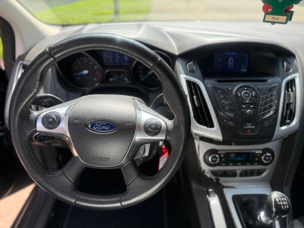 Ford Focus Wagon 1.0 EcoBoost Titanium, Auto's, Euro 5, 125 pk, Gebruikt, Zwart