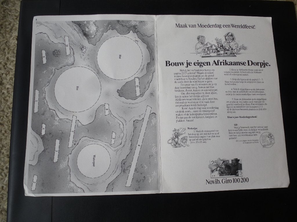 bouwplaat Novib, Afrikaans dorpje, Ophalen of Verzenden, Nieuw, Papier of Karton, Knutselwerk