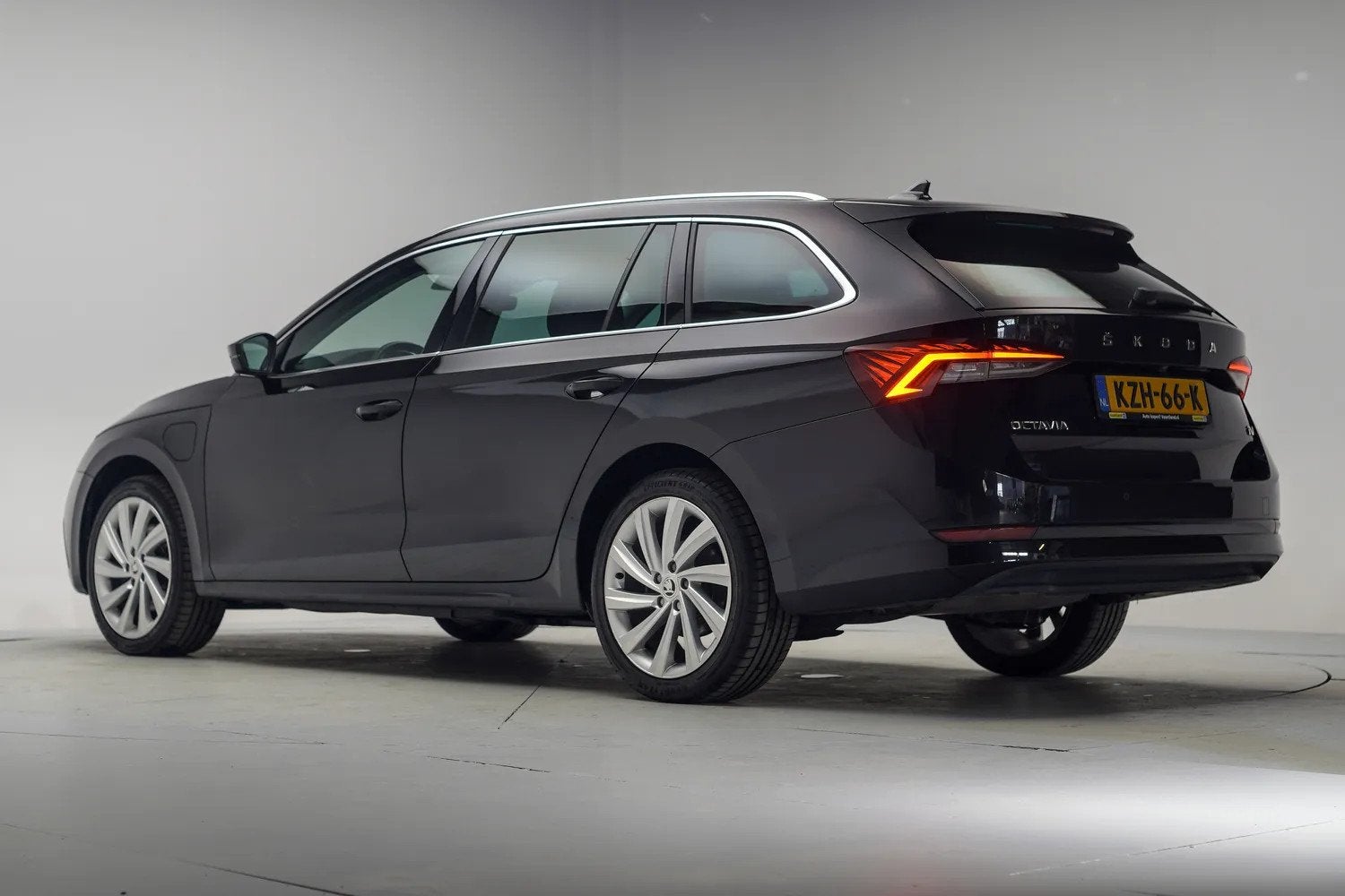 Skoda Octavia 1.4 TSI iV PHEV Business Edition Aut. [ Adapt., Auto's, Automaat, Dealer onderhouden, Gebruikt, Adaptive Cruise Control