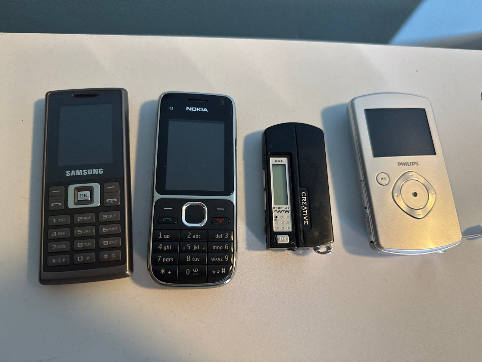 Oude electronica: telefoons, MP3-spelers, camera - alles in, Verzenden, Niet werkend