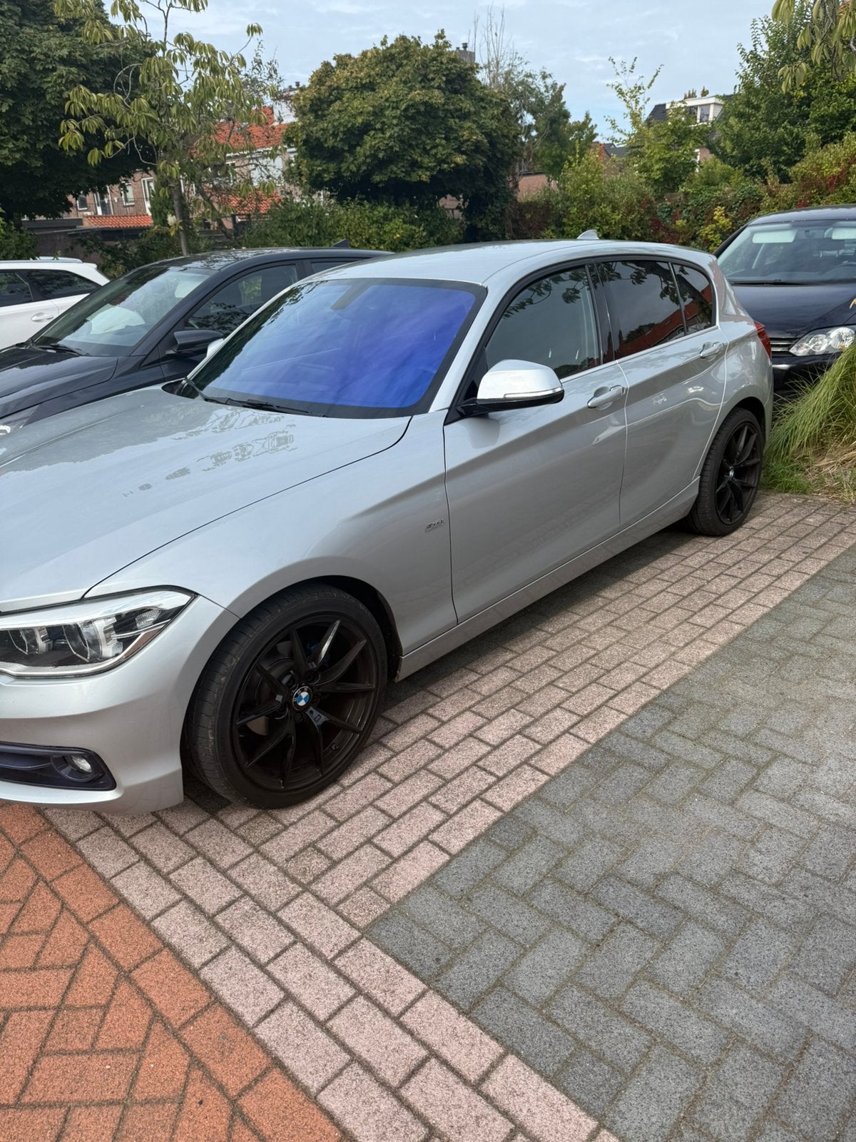 BMW 1-Serie 118i 136pk EDE Aut 2017 Grijs, Auto's, 1295 kg, Origineel Nederlands, 650 kg, 3 cilinders