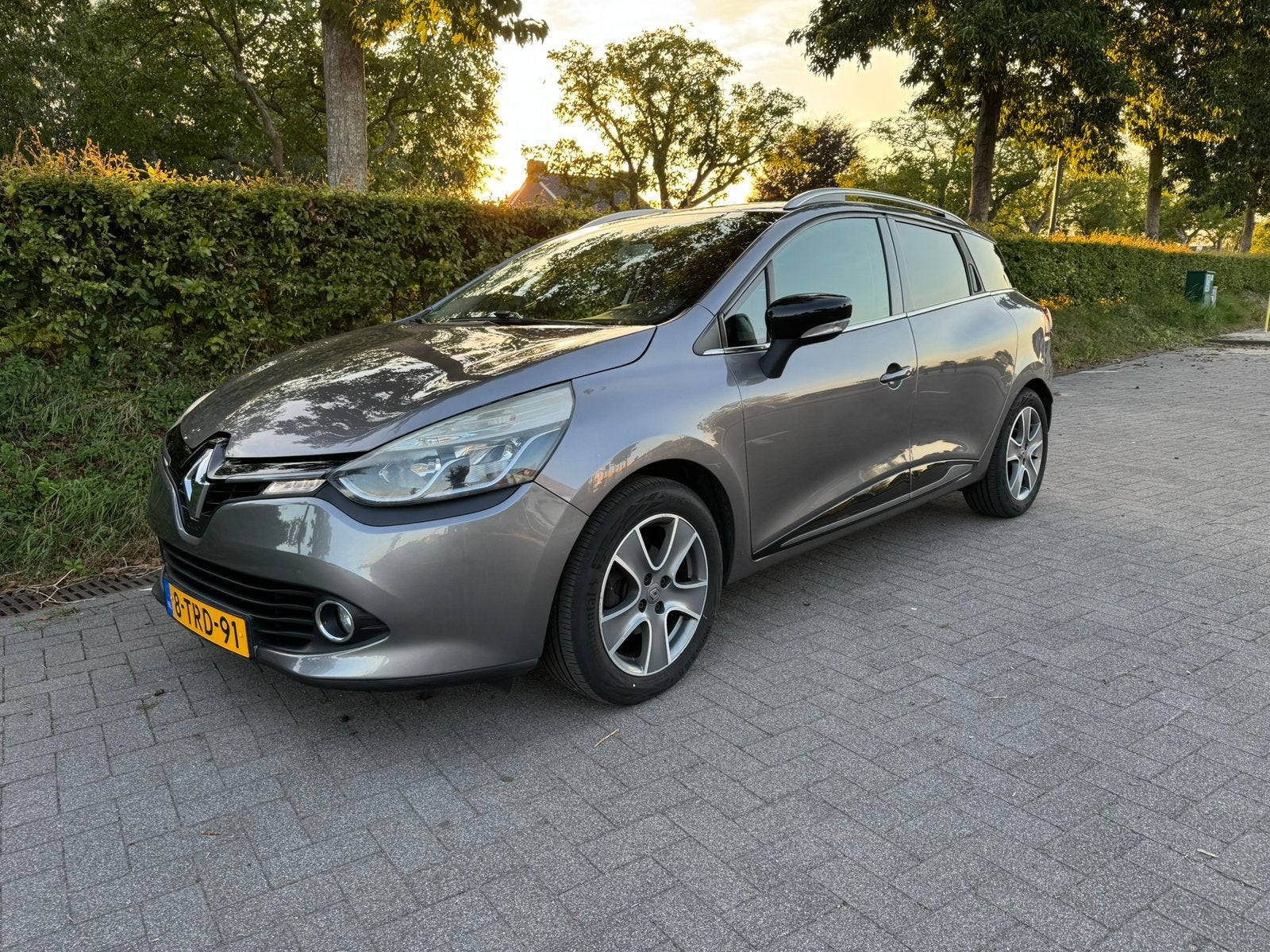 Renault Clio Estate Night&day TCe 90pk S&S 2014 Grijs, Stof, Zwart, Origineel Nederlands, Handgeschakeld