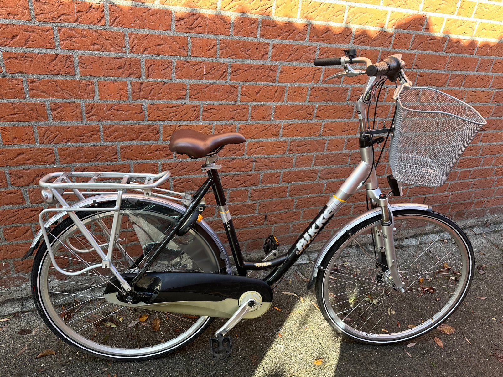 Damesfiets Bikkel 28 inch 8 versnell met fietsmand, 53 tot 56 cm, Ophalen, Zo goed als nieuw, Overige merken