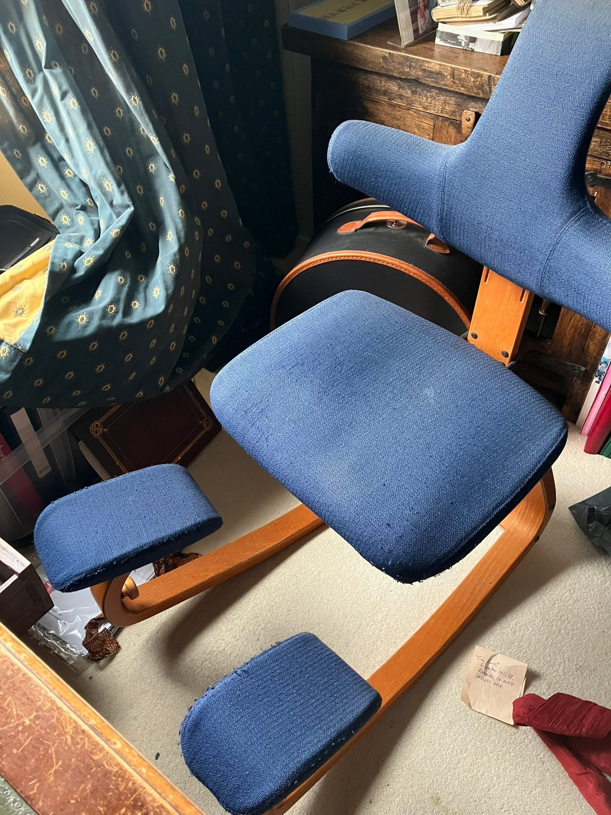 Varier Thatsit kniestoel met rug van Stokke. Bureaustoel., Huis en Inrichting, Ophalen, Blauw, Scandinavisch, Zo goed als nieuw