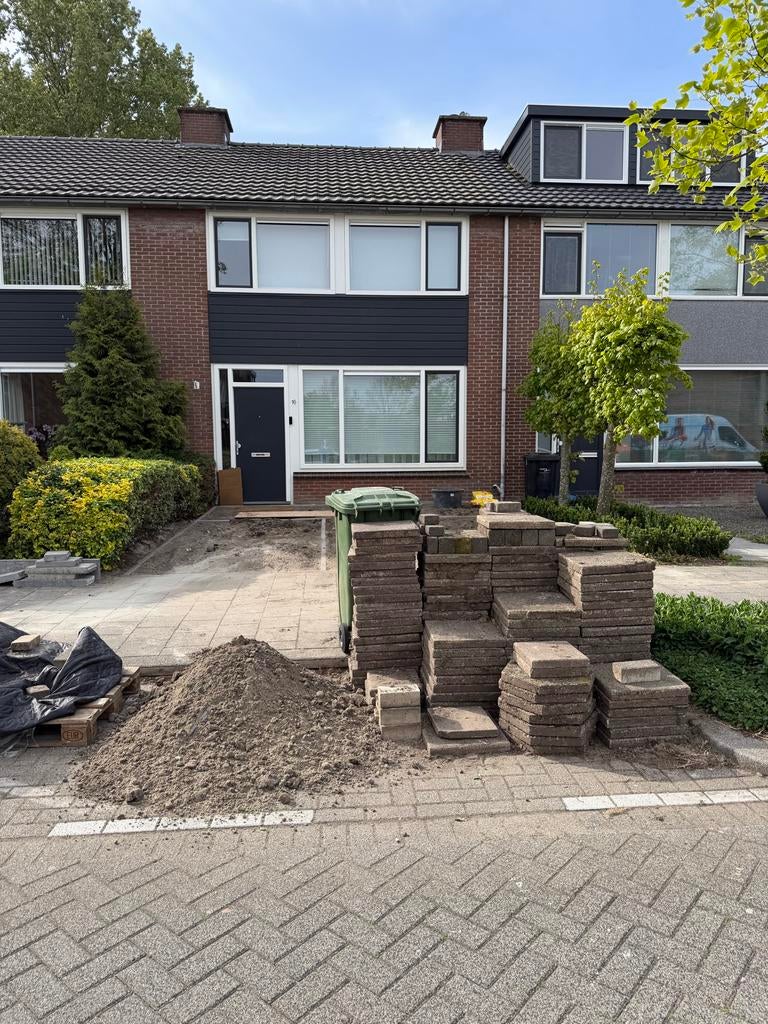 Gratis tegels en zand ophalen (worden 11 mei opgehaald), Tuin en Terras, Tegels en Klinkers, Ophalen, Gebruikt, 10 m² of meer