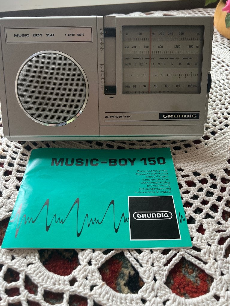 Zeer oude grundig radio, Ophalen, Gebruikt, Radio