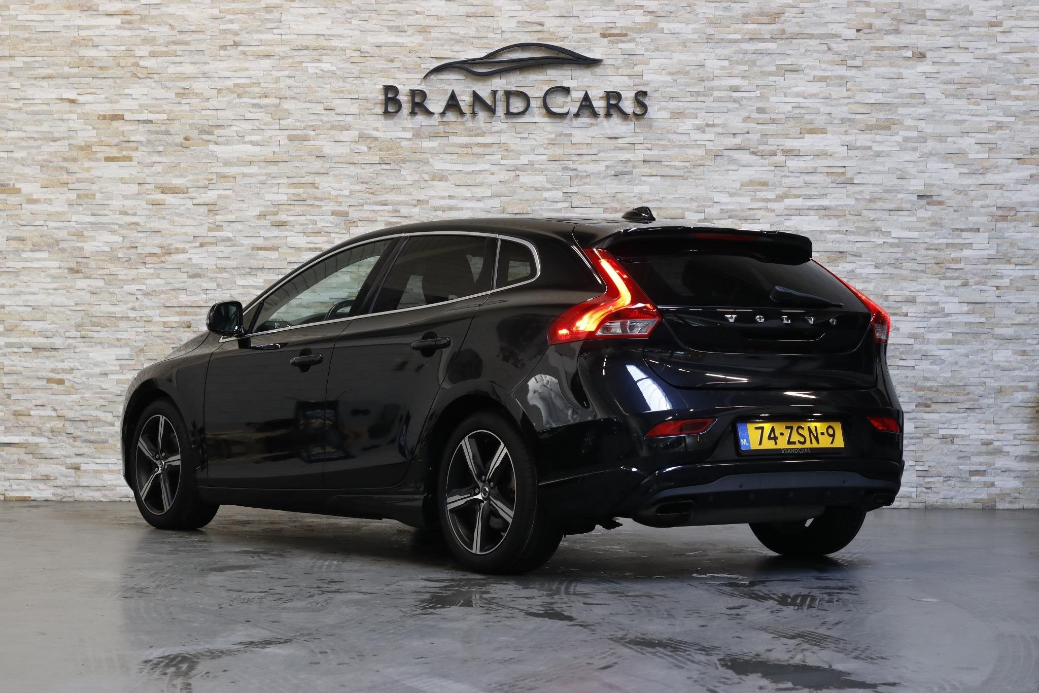 Volvo V40 1.6 T3 Momentum | Camera | Navi | Keyless | 17" LM, Auto's, Volvo, Voorwielaandrijving, 4 cilinders, 150 pk, Leder en Stof