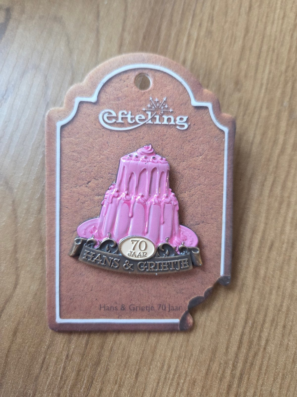 Efteling Hans en Grietje taart pin, Ophalen of Verzenden, Nieuw, Speldje of Pin