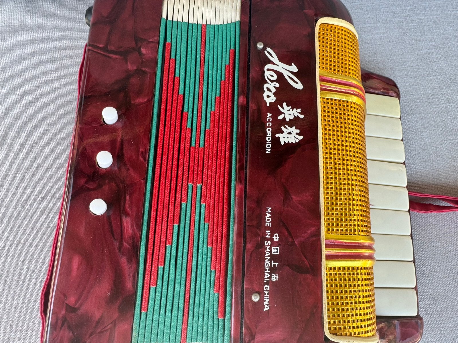 Hero Accordeon - Vintage Toetsaccordeon uit Shanghai, Muziek en Instrumenten, Accordeons, Overige merken, Gebruikt, Met riemen