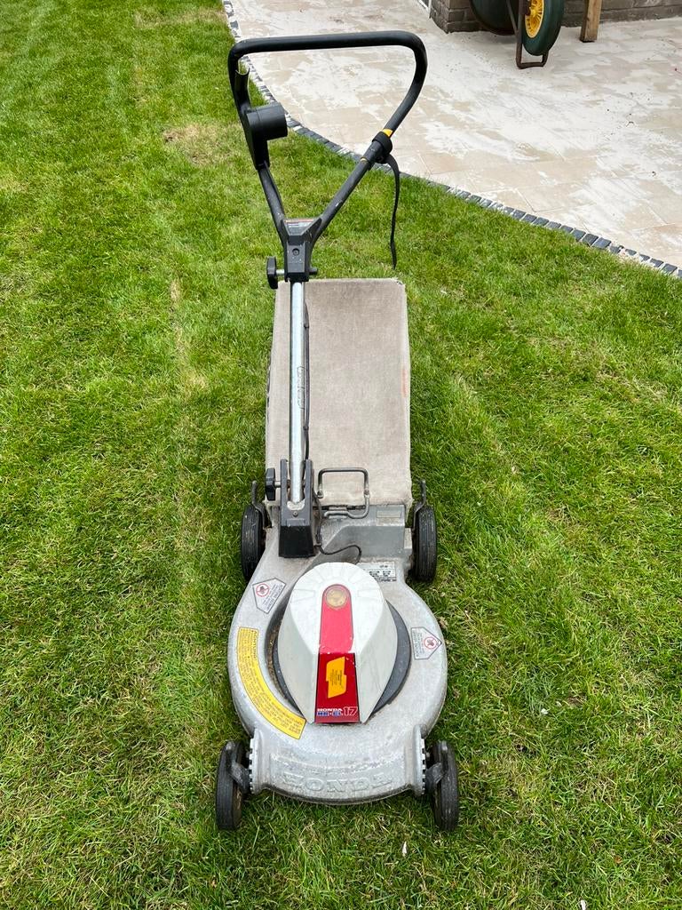 Grasmaaier Honda HR17 voor een kratje bier, Tuin en Terras, Grasmaaiers, Ophalen, Cirkelmaaier, Gebruikt, Elektrische grasmaaier