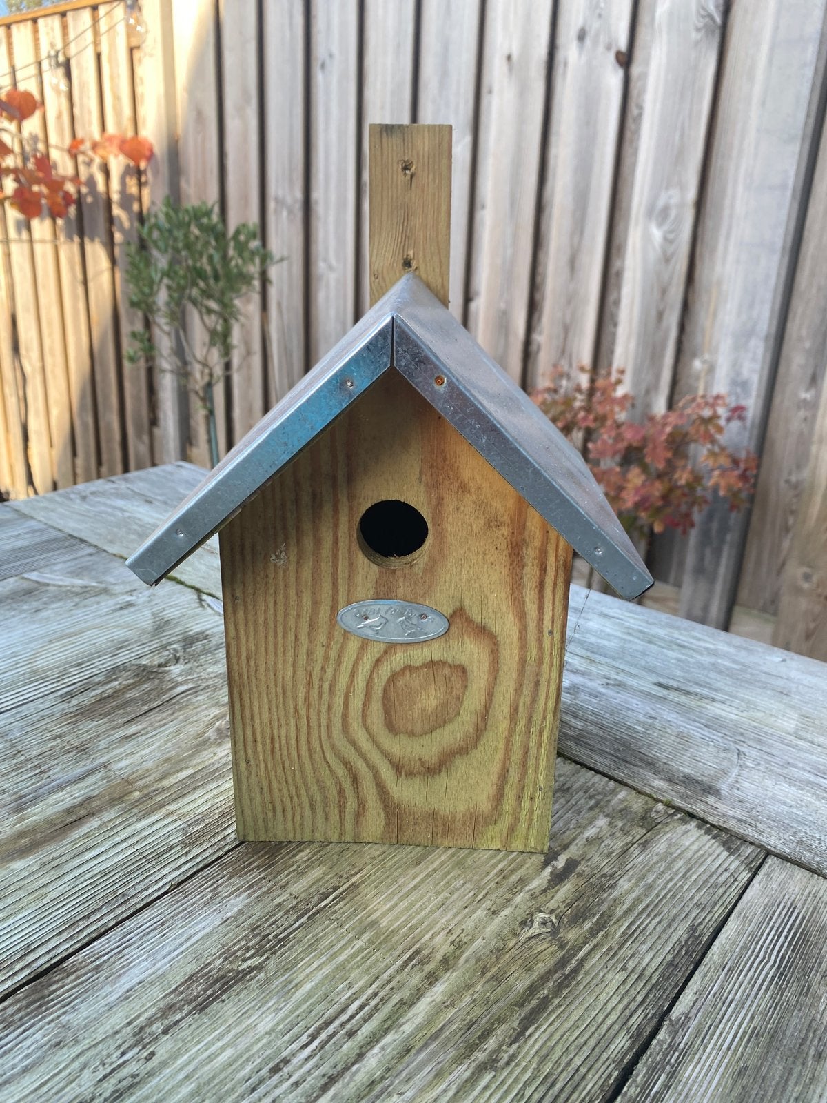 Houten Vogelhuisje met Metalen Dak jaar oud, Ophalen of Verzenden, Gebruikt