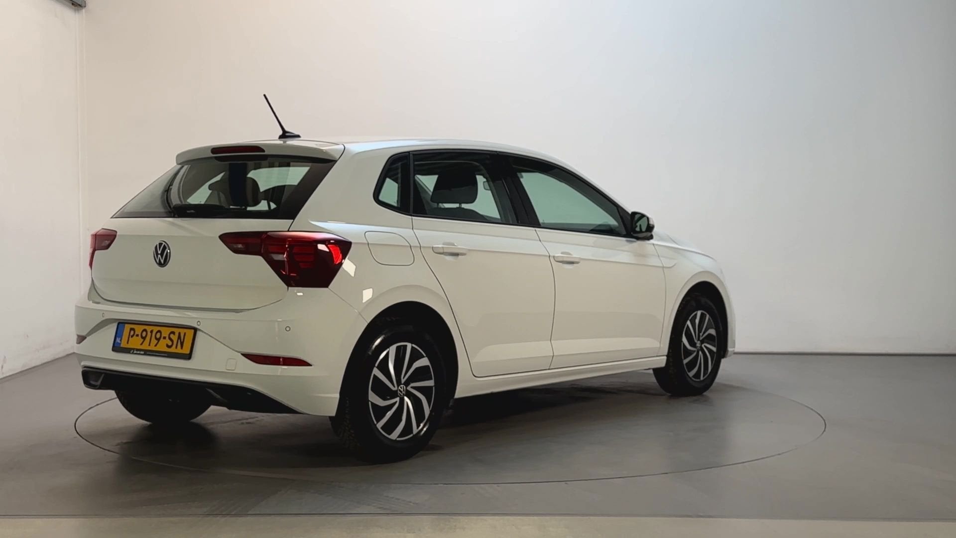 Volkswagen Polo 1.0 TSI Life Navigatie Parkeersensoren Virtu, Stof, Gebruikt, Met garantie (alle), 1072 kg