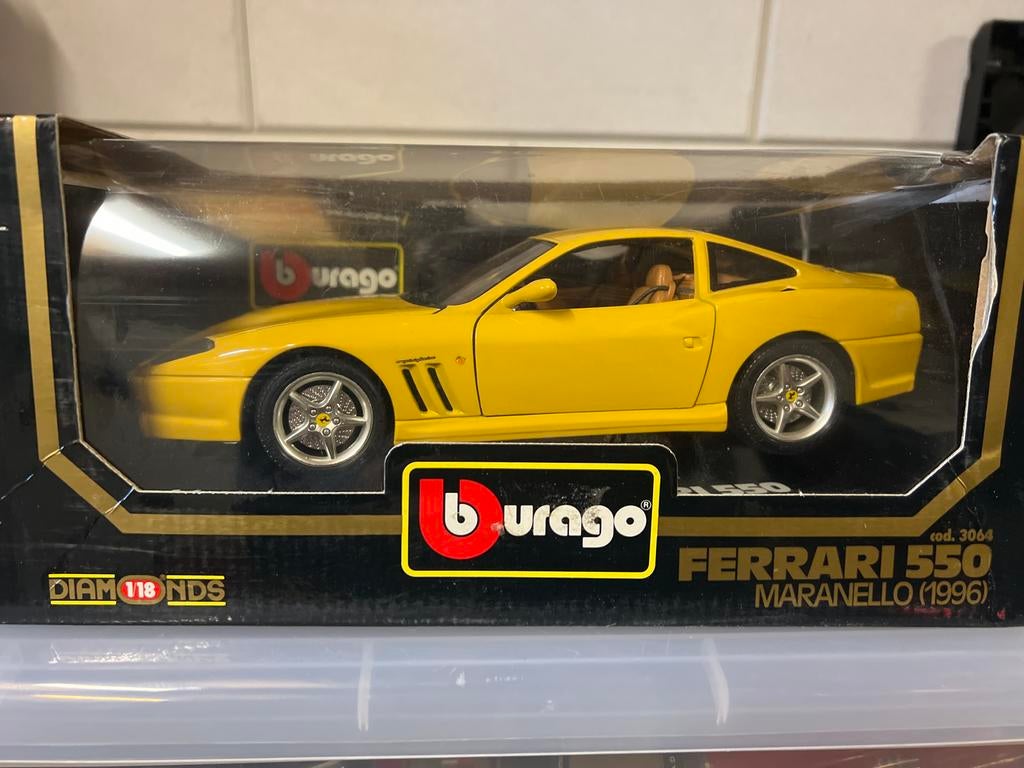 Bburago Ferrari 550 Maranello (1996) 1/18, Ophalen, Zo goed als nieuw, Auto, Bburago