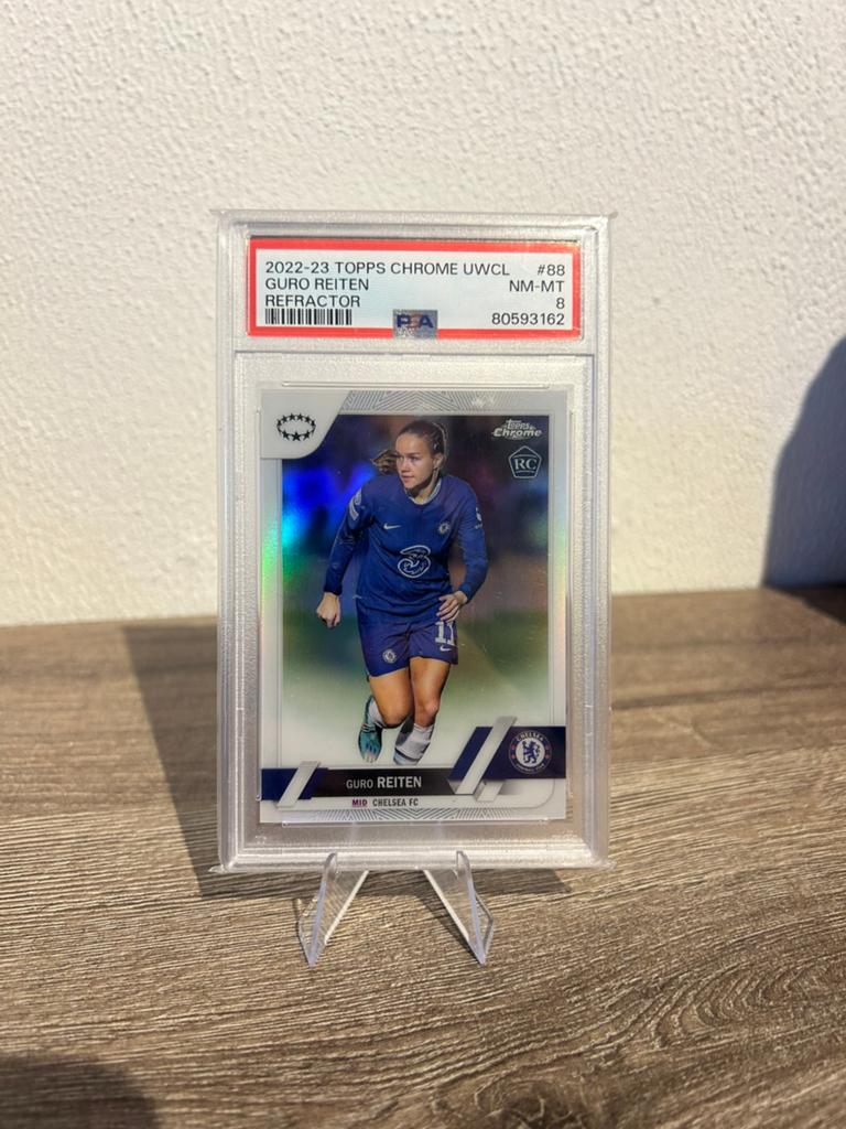 Guro Reiten 2022-23 Topps Chrome UWCL #88 PSA 8 Rookie RC, Hobby en Vrije tijd, Stickers en Plaatjes, Ophalen of Verzenden, Zo goed als nieuw