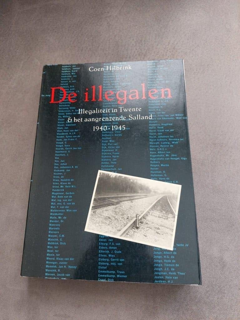 De illegalen Coen Hilbrink Twente en Salland 1940-1945 2e WO, Ophalen of Verzenden, Tweede Wereldoorlog, Zo goed als nieuw, Algemeen