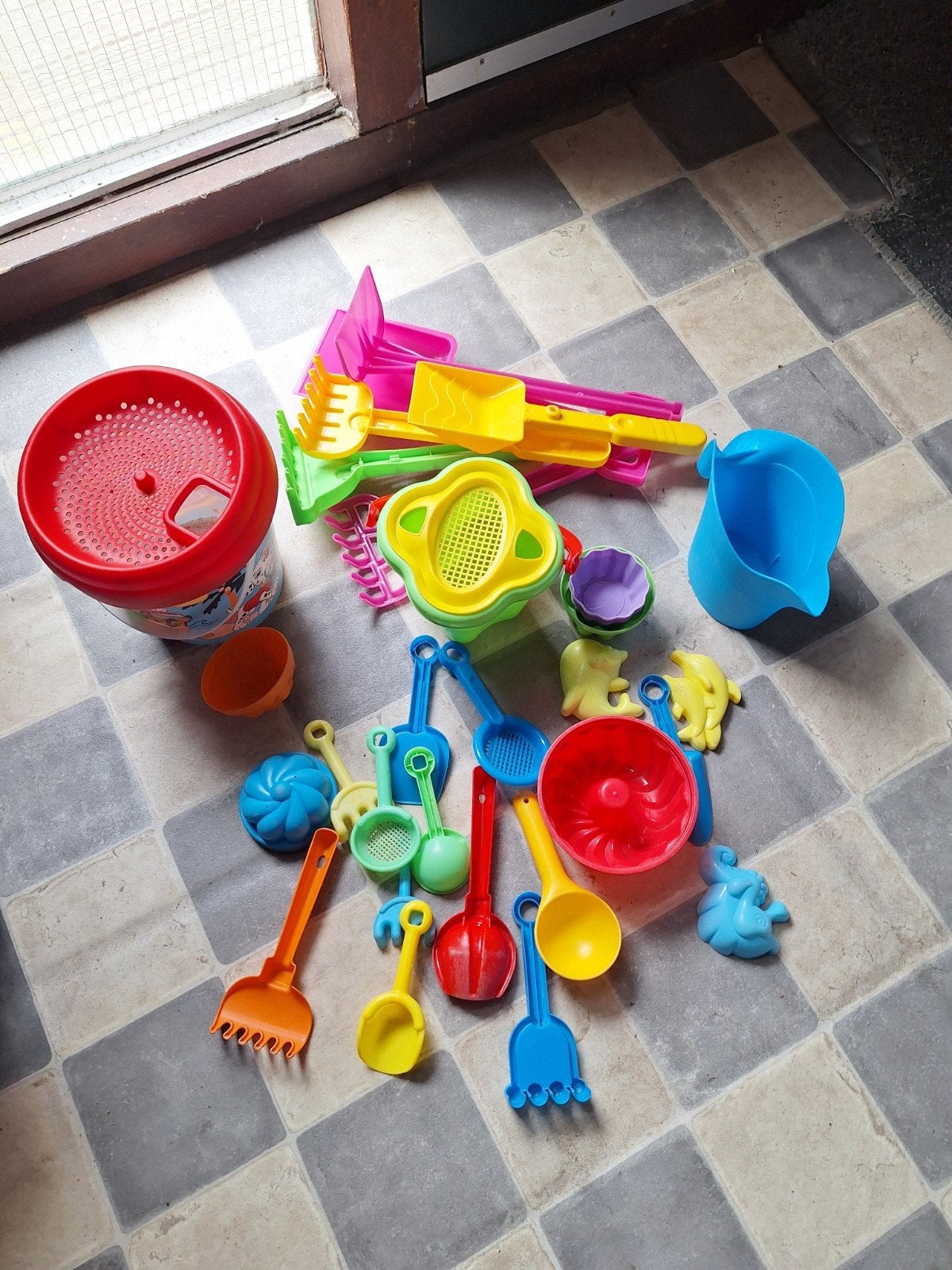 Kinderspeelgoed, Ophalen