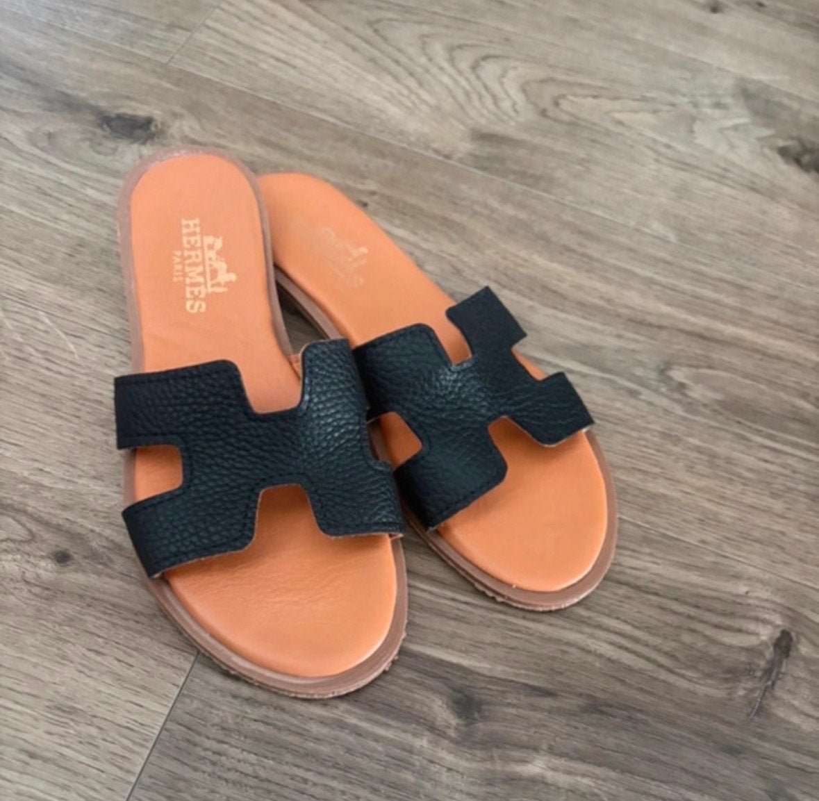 Hermès Oran Sandalen Zwart Maat 40, Ophalen of Verzenden, Zo goed als nieuw, Zwart, Sandalen of Muiltjes