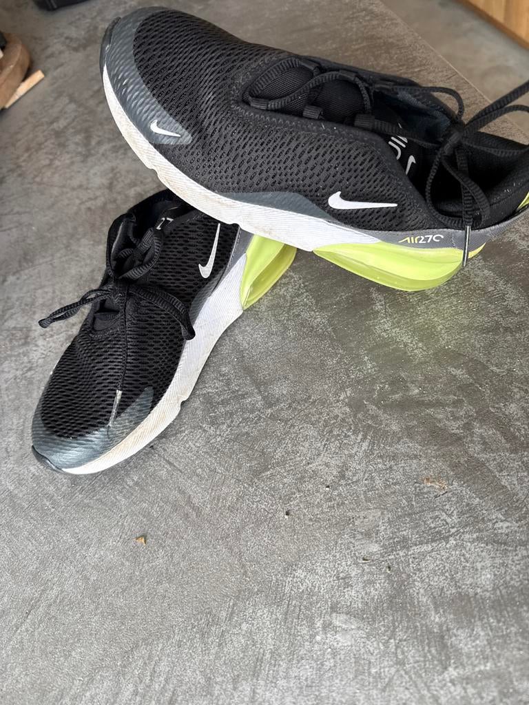 Nike Air Max 270 - Maat 35 - Zo goed als nieuw, Ophalen of Verzenden, Zo goed als nieuw, Zwart, Sneakers of Gympen