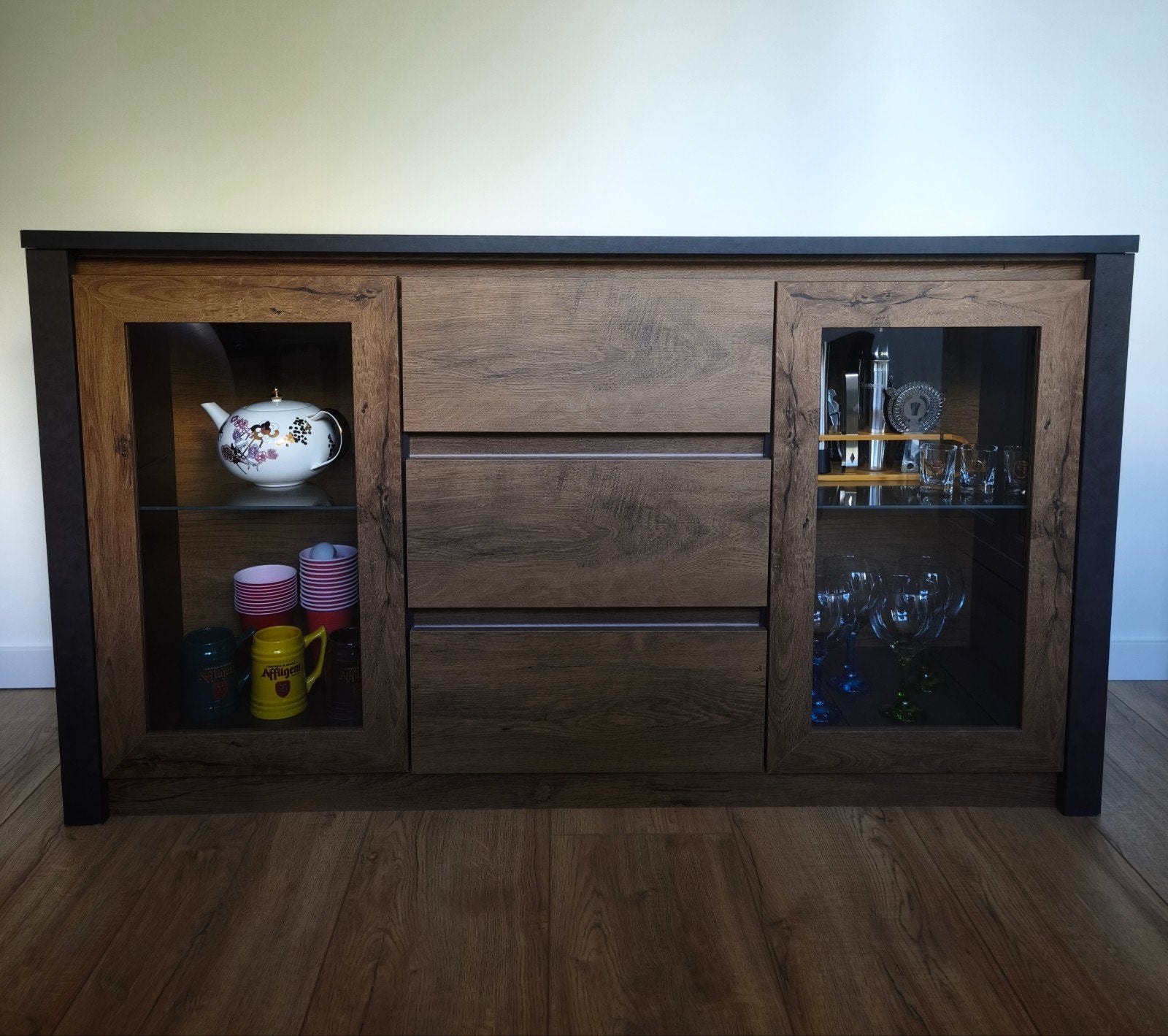 Dressoir Eiken/Zwart 140x43x80cm, Huis en Inrichting, Ophalen, Gebruikt, Eikenhout, Klassiek, robust