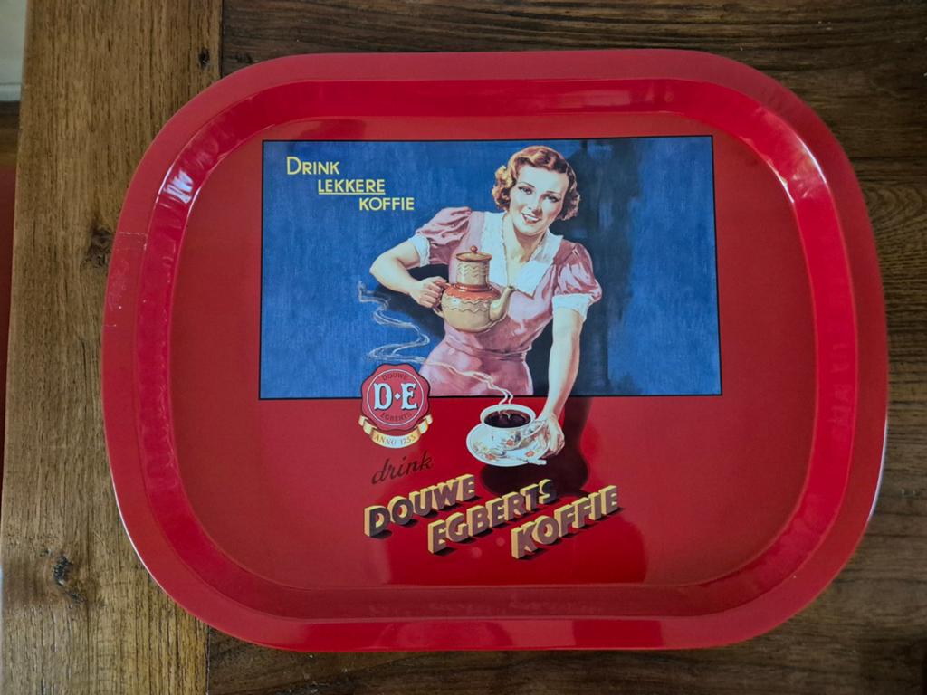 Vintage Douwe Egberts dienblad – rood Retro (jaren '50 stijl, Ophalen of Verzenden, Zo goed als nieuw, Rechthoekig, Metaal