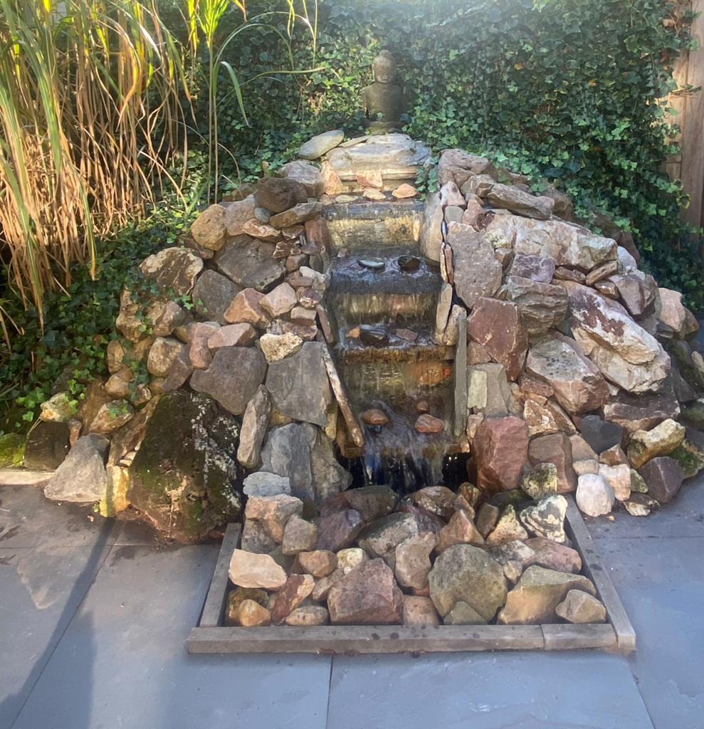 Natuurstenen tuinwaterval + pomp + opvangbak, Ophalen, Zo goed als nieuw, Waterornament